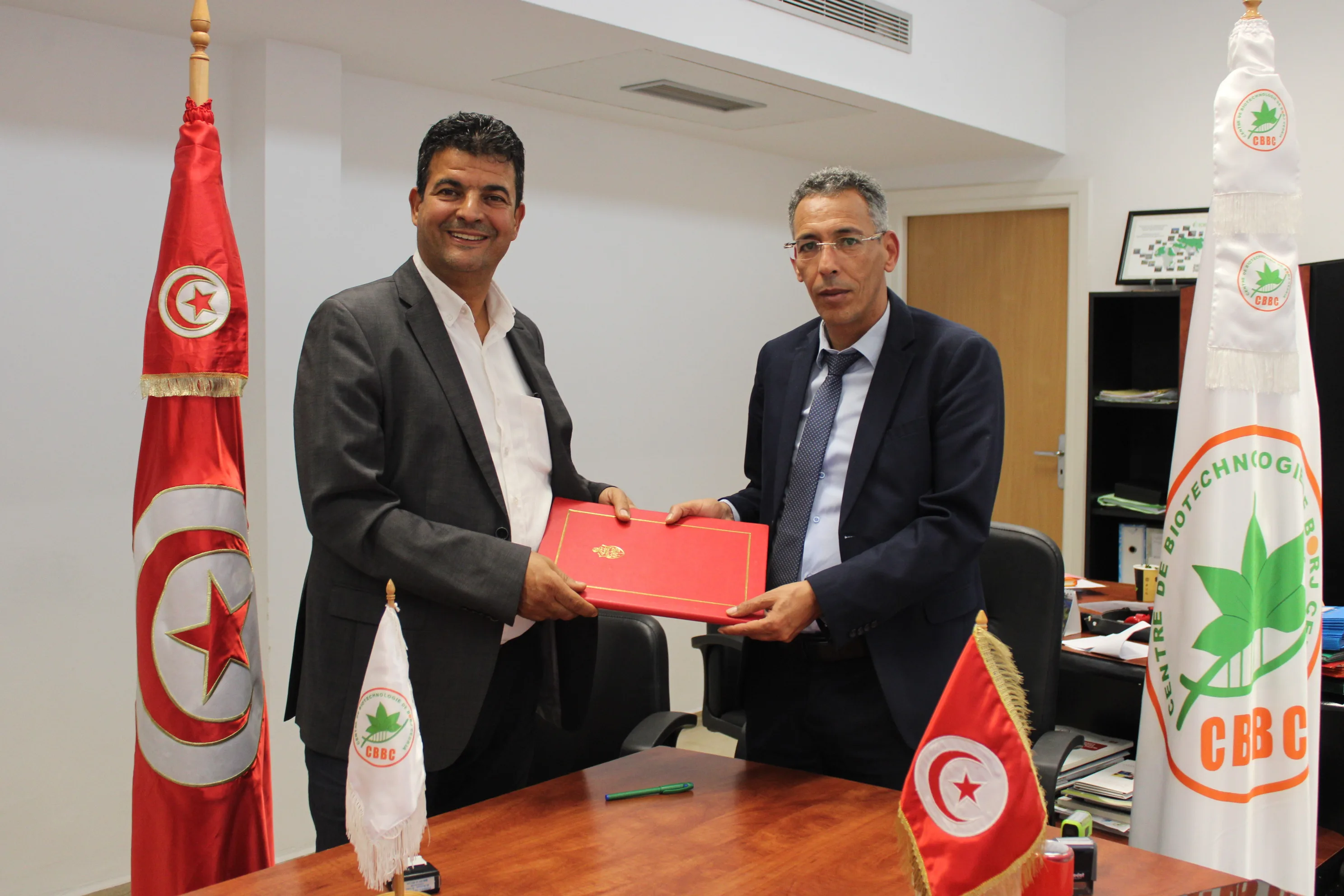 Signature d'une convention de recherche collaborative